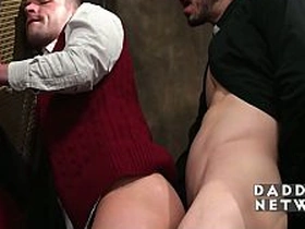 神父的淫穴新世界，展开了 asian spanking gay porn