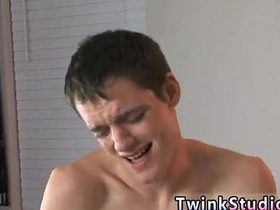 忧郁系亚裔男同志色情片 凯莱布·科尼姆初来乍到跃跃欲试 gay chinese boil porn