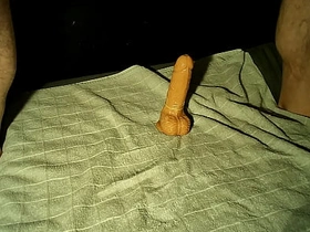 旧假阳具，新鲜精液 chinese free gay porn