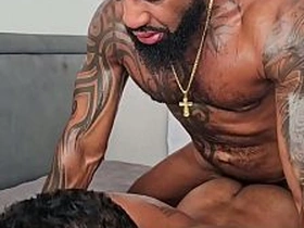 那个傲慢的直男邻居一直偷看我撸管，最后进房间狠狠操了我 asian gay scat porn