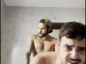 小鲜肉给兄弟爽了一把 gay porn asian sleep