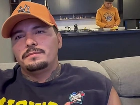 老子招待客人最到位，请喝酒喝水，含鸡巴，还用换挡杆捅他们屁眼 asian gay sex videos with story