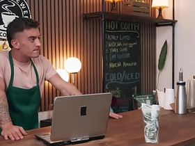 猛男片——莉莉撞见德雷克·冯和特雷弗·布鲁克斯搞逼，随后加入咖啡店激情3P chinese unconcerned porn devise