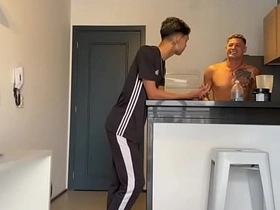 训练时认识的猛男被我骑在身下 gay porn asian webcam