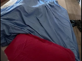 他在被窝里快速激烈地打飞机射精 - 真实高潮 gay porn prebend chinese