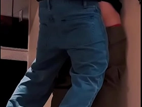 发情的同学趁家里没人把他的鸡巴塞进来 porn hub chinese gay porn