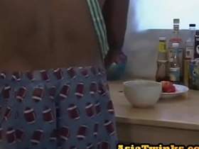 厨房里亚裔小受被攻方后入 asian gay underwear sex videos