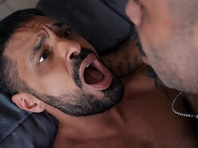 巴西邻居把我操得整栋楼都听得见 japanese gay porn manga