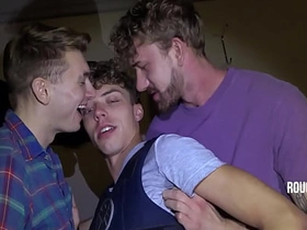 确保Law被我们干进小嫩屁眼 gay porn asian cum control