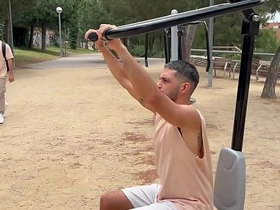 公园逮到的小骚零被我无套狂操，内射灌满精液 asian edge gay porn