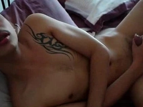 泰国基佬凯撸他的亚洲鸡巴 gay porn beefy asian