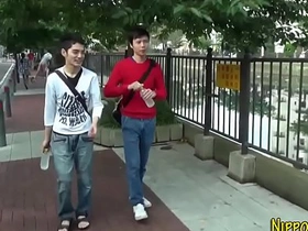 亚洲嫩鸡被射满脸精 porn gay hot asian