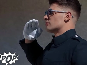 嫩菊爆浆 - Banneret Waters被后入到射，然后跪着接Malik Delgaty的精液 taiwan merry muscle porn