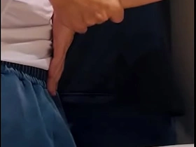 几杯黄汤下肚后 我尝了好奇直男的大屌 cully twink gay porn