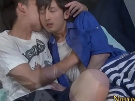 亚洲嫩妹撸鸡巴 gay chinese chaperon hotel porn