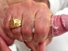 老石匠费利克斯·坎普在所谓面试中把学徒迪伦·泰德斯搞到勃起！这帮石匠真他妈乱！ indian hot men gay porn