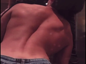 酒吧聊完女人后，我和直男兄弟在浴室搞上了 chubby gay porn japan