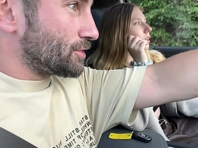 我们在路上捡了个可爱的小鲜肉，和女友一起操了他 gay indonesia porn videos