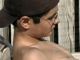 拉丁骚年米基·迪亚兹撸大屌 asian gay massage coitus videos