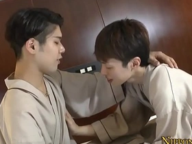 亚裔给同性小受口交 chinese gay porn fucking hard