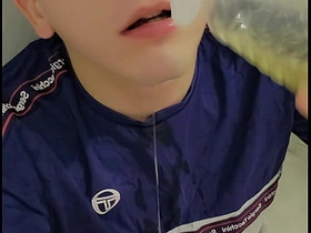 18岁男孩玩自己的鸡巴 gay chinese man out of the public eye white guy gay porn xxx