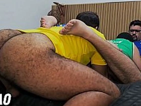 刚踢完球就带着球鞋直接开干！完整版请移步我的XVIDEOS RED asian gay sex videos in thisvid