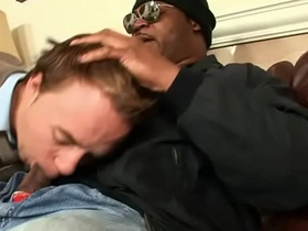 黑肌猛男撕開白嫩男孩肛門狂操 gay sg porn twitter