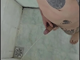 我在浴室尿尿 gay porn handsome japanese