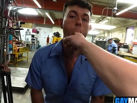 饥渴男人们在车间里3P狂操 uncaring porn chinese clips