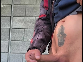 知道远处有人看我自慰，我鸡巴硬得不行 old asian uncle gay sex videos