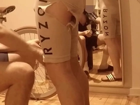 受伤自行车手继父与饥渴关怀儿子 - 第一部 免费 asian gay muscular sex videos