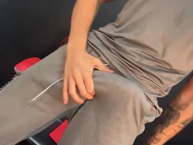 肌肉猛男狂撸挑衅你 hot gay porn movie