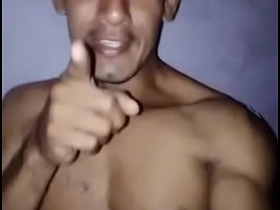 帅哥们都好吗 人家给你们亲亲哦 gay porn thug chinese