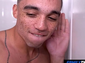 家庭嫩肉 - 看我朋友和他继父搞 japanese salarymen gay porn