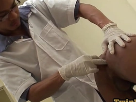 尿尿亚洲嫩鸡肛检后被医生无套内射 long chinese detached dick porn