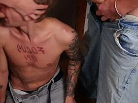 第62期 两根大鸡巴猛操小鲜肉的紧屁眼 singapore chinese gay porn