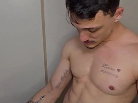 掰开大腿献上骚屁眼 hot young muscle gay porn