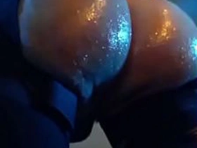 油光水滑的骚臀穿情趣内衣 chinese first time gay porn