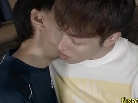 亚洲嫩基骑鸡巴射精 japan gay hot porn