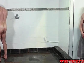 我无套插他 他在我嘴里射精 videos gay sex hot porn free