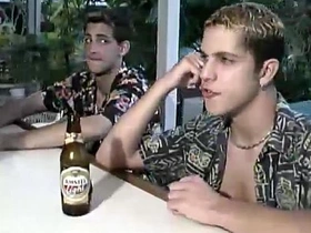 嫩弟 Ethan 和 Matthew 互嗦鸡巴后肛交 trance video japanese gay porn