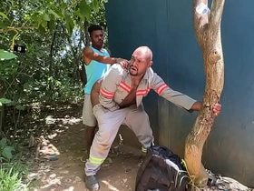 工地黑哥溜出来让停车场管理员爆菊 singapore porn blithe