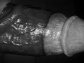 抹油的发情男人呻吟着撸他的大黑屌 gay feet porn chinese