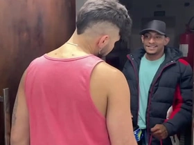 收货时让快递员上楼 他用肉棒当报酬还射了我满嘴 gay asian porn onlyfans