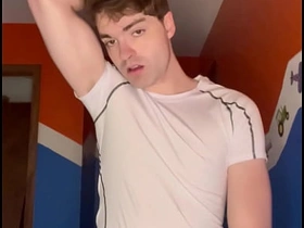 非法入室顺便爆操这个小骚货的屁眼 well-pleased porn chinese me