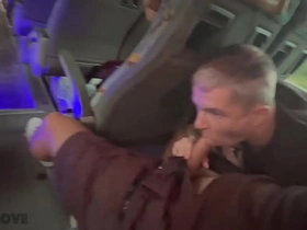 公交车上陌生人的口活和酒店里的爆浆 young chinese flannel gay porn