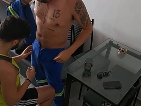 维修工来查网线却把鸡巴插进来 china gay sex videos asian