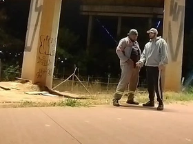 摩托车手VS打工仔 撒完尿转身就求口交 gay copulate muscle porn