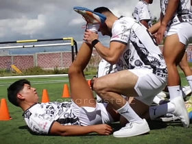 第一次无套群P和足球队友训练后乱搞 gay porn hot men