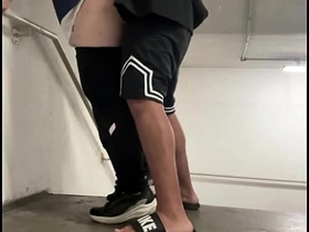 楼道贱货求楼梯间挨操，老子如她所愿狠狠干了 gay japanese porn videos